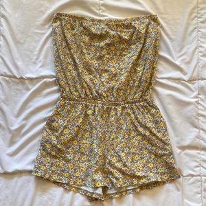 Forever 21 flower print romper with pockets
